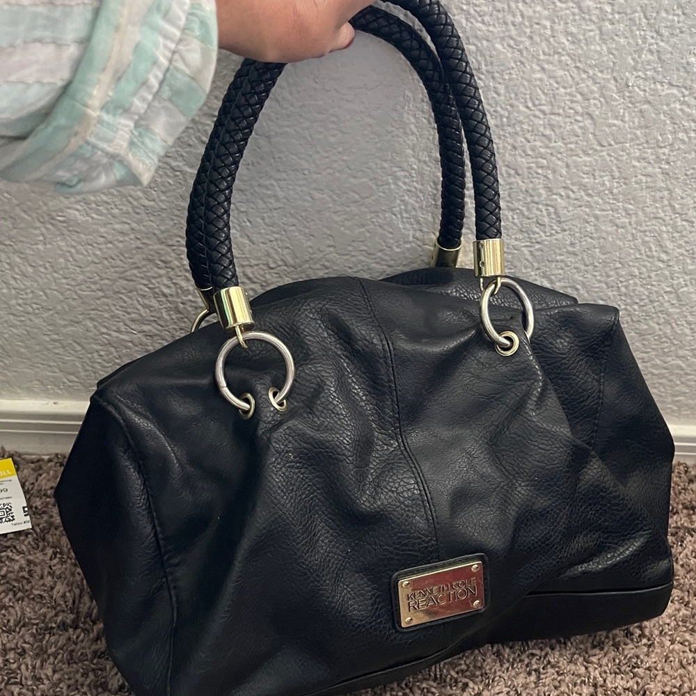 Kenneth Cole reaction black shoulder bag purse in great condition